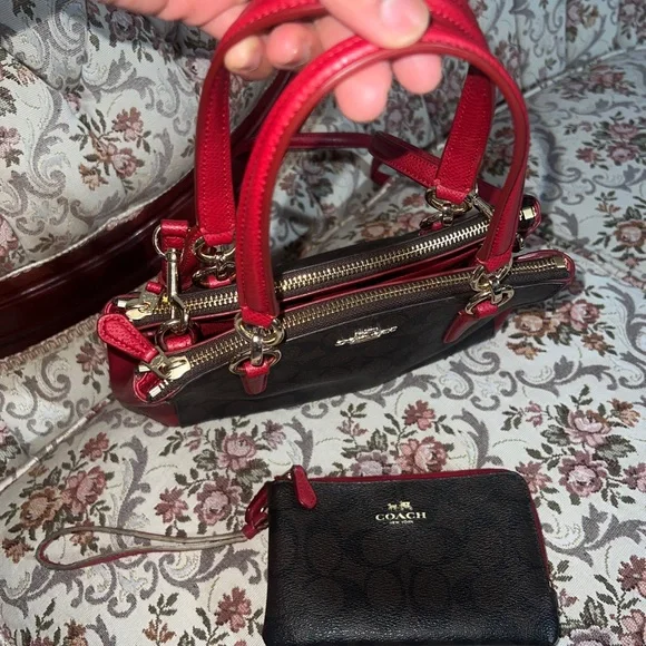 Authentic Coach Small Two way bag and go zippy wallet.Both are Good Condition - Picture 7 of 12